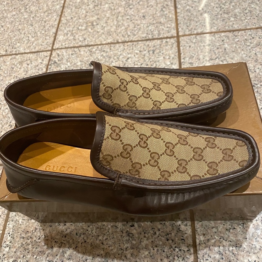 Authentic gucci shoes size 7,5